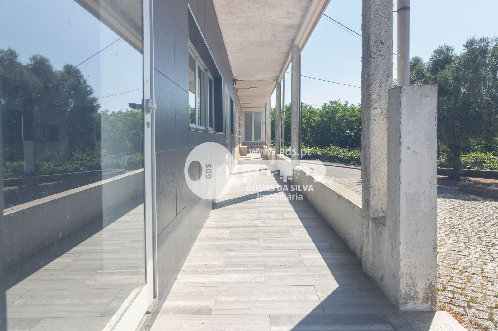 Moradia T3+1 com Espaços Comerciais e Terreno em Priscos – Ideal para Viver e Investir - Gomes da Silva - Imagem 58 Moradia em Priscos, Braga, Braga - Imagem 58