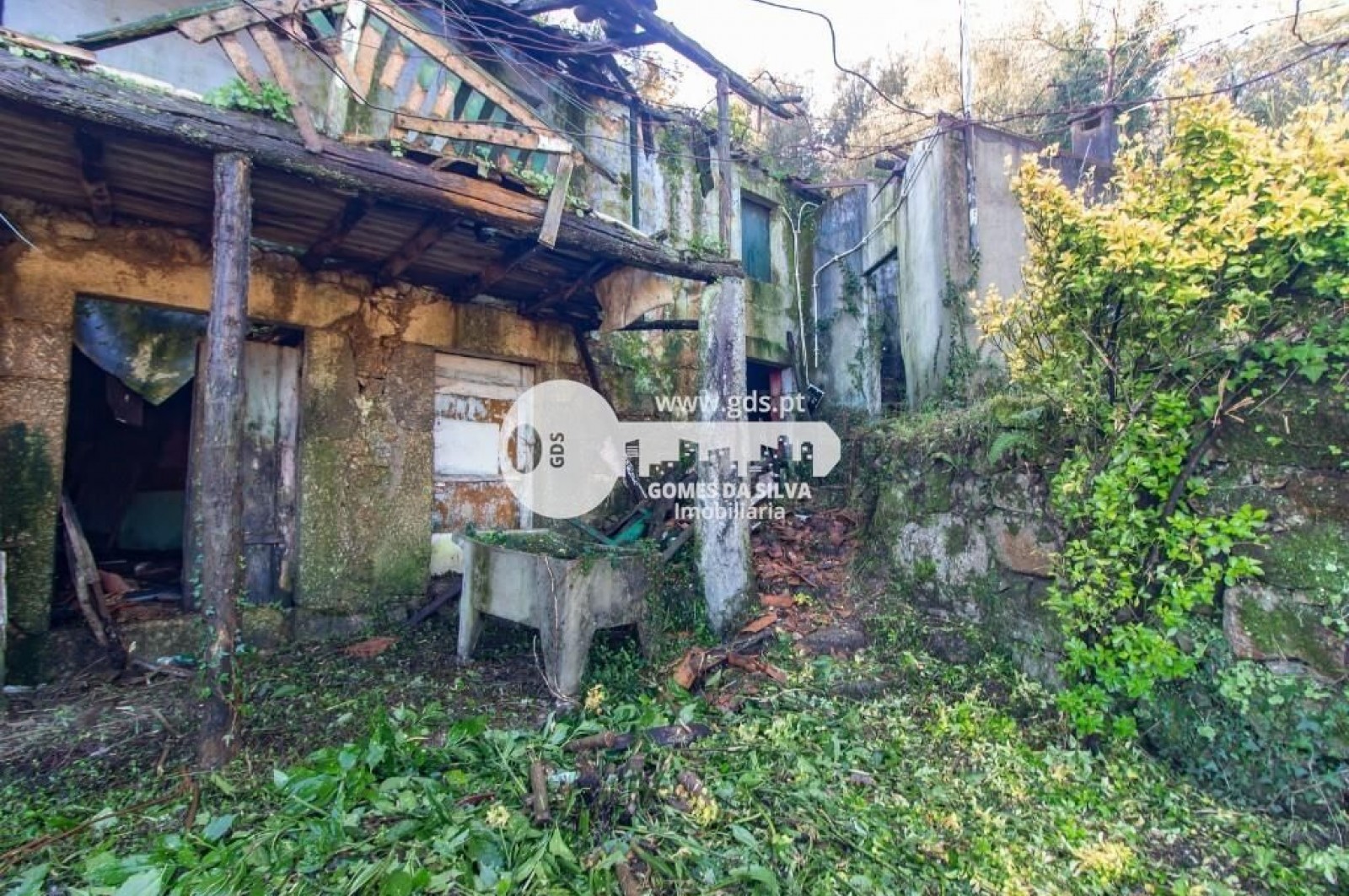 Duas moradias para recuperar com terreno de 1240m2 - Gomes da Silva - Imagem 3 Moradia em Santa Lucrécia de Algeriz e Navarra, Braga, Braga - Imagem 3