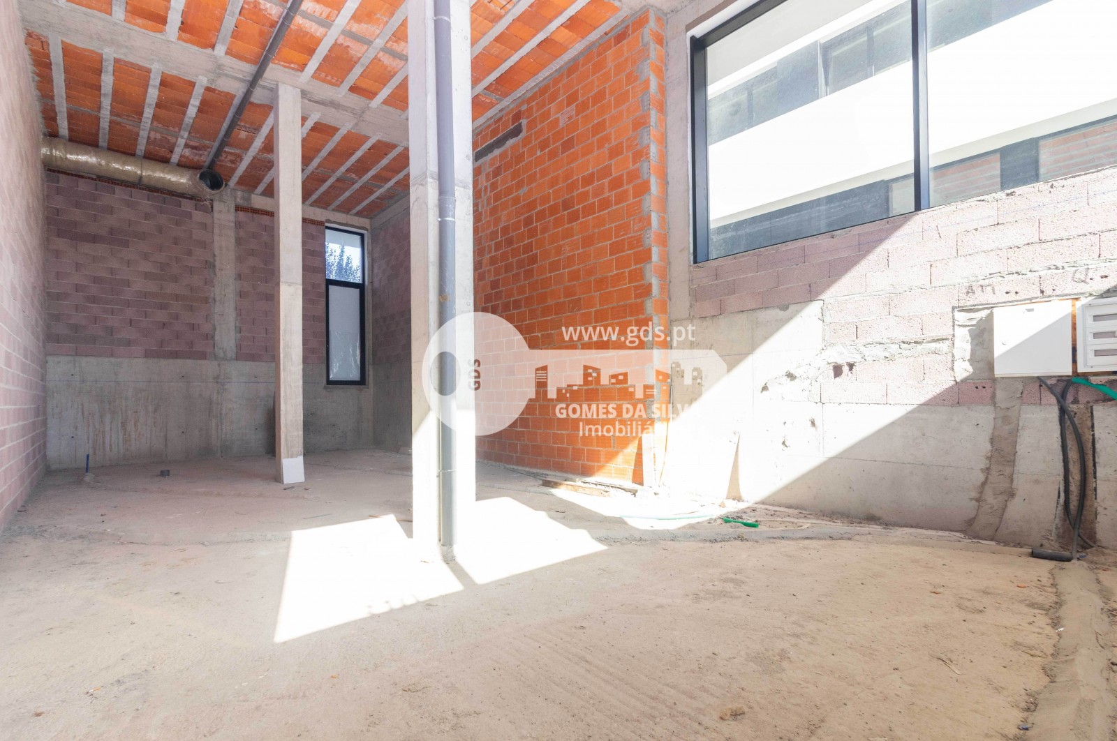 Loja sita em São Pedro da Cova com 95m2 com garagem - Gomes da Silva - Imagem 3 Loja em São Pedro da Cova, Gondomar, Porto - Imagem 3