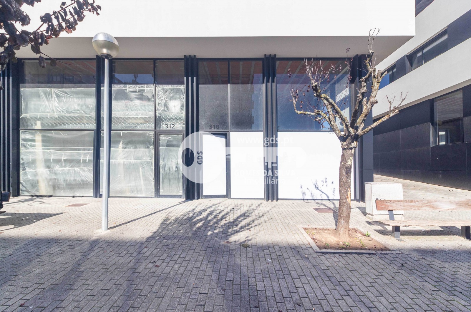 Loja sita em São Pedro da Cova com 95m2 com garagem - Gomes da Silva - Imagem 2 Loja em São Pedro da Cova, Gondomar, Porto - Imagem 2