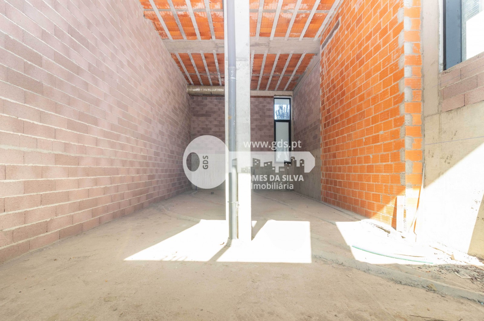 Loja sita em São Pedro da Cova com 95m2 com garagem - Gomes da Silva - Imagem 12 Loja em São Pedro da Cova, Gondomar, Porto - Imagem 12