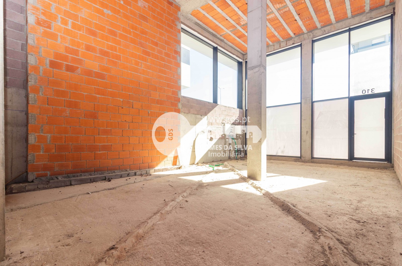 Loja sita em São Pedro da Cova com 95m2 com garagem - Gomes da Silva - Imagem 11 Loja em São Pedro da Cova, Gondomar, Porto - Imagem 11