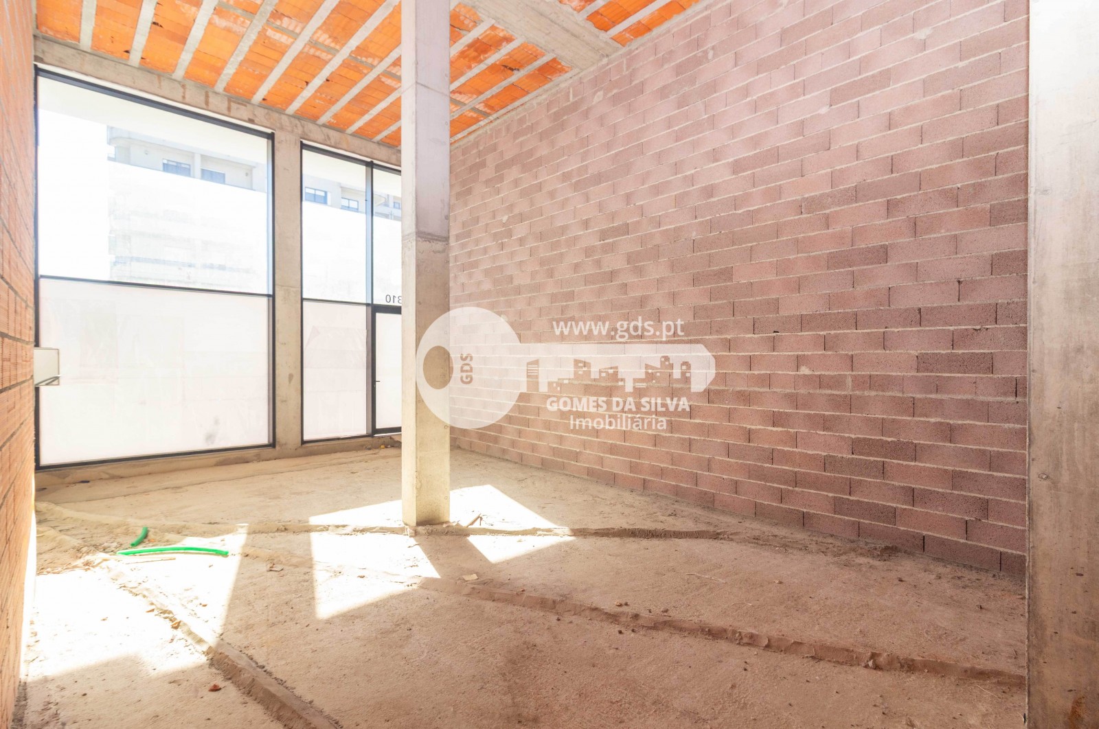 Loja sita em São Pedro da Cova com 95m2 com garagem - Gomes da Silva - Imagem 4 Loja em São Pedro da Cova, Gondomar, Porto - Imagem 4
