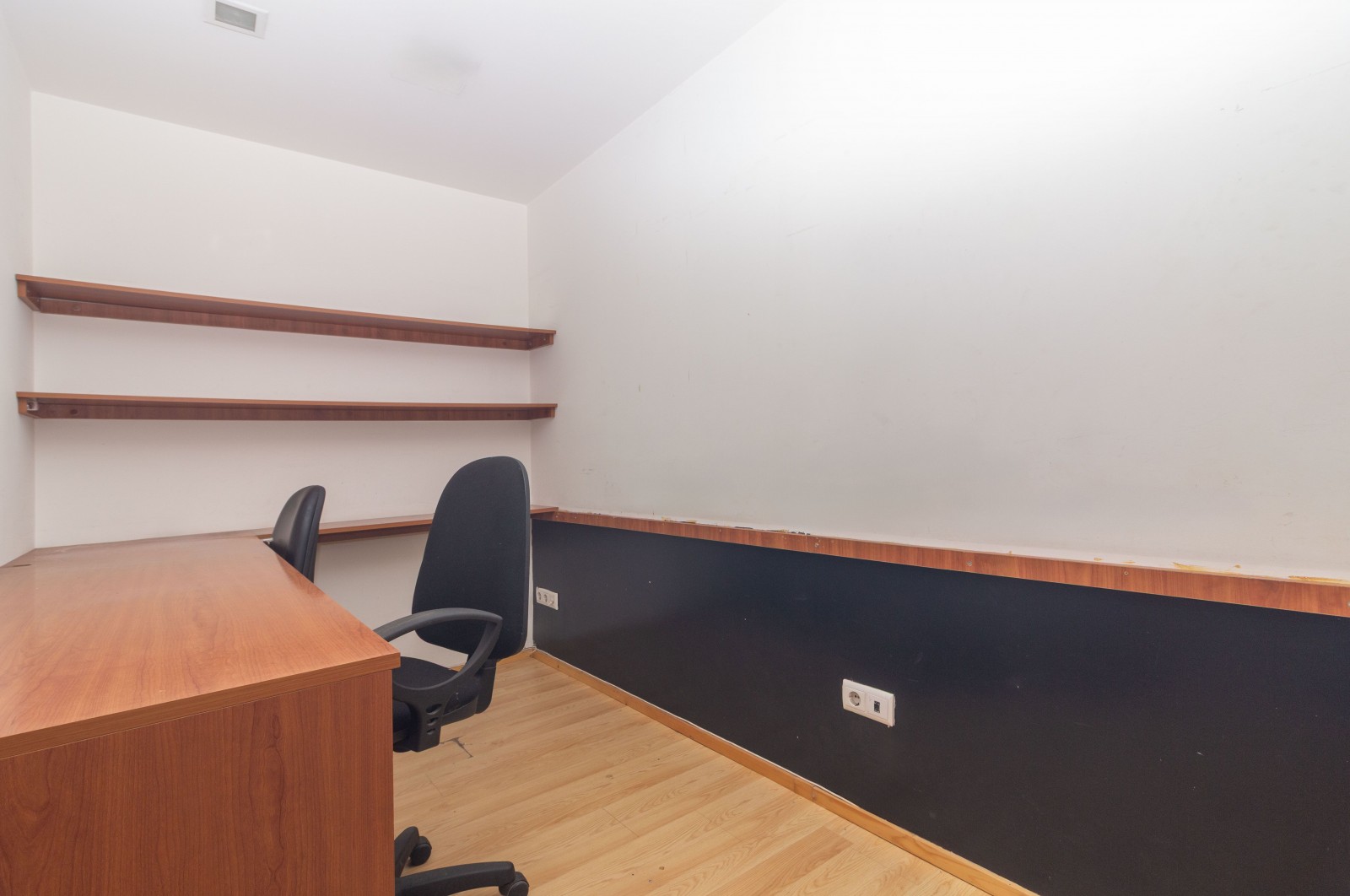 Moradia T3+1 com Espaços Comerciais e Terreno em Priscos – Ideal para Viver e Investir - Gomes da Silva - Imagem 44 Moradia em Priscos, Braga, Braga - Imagem 44
