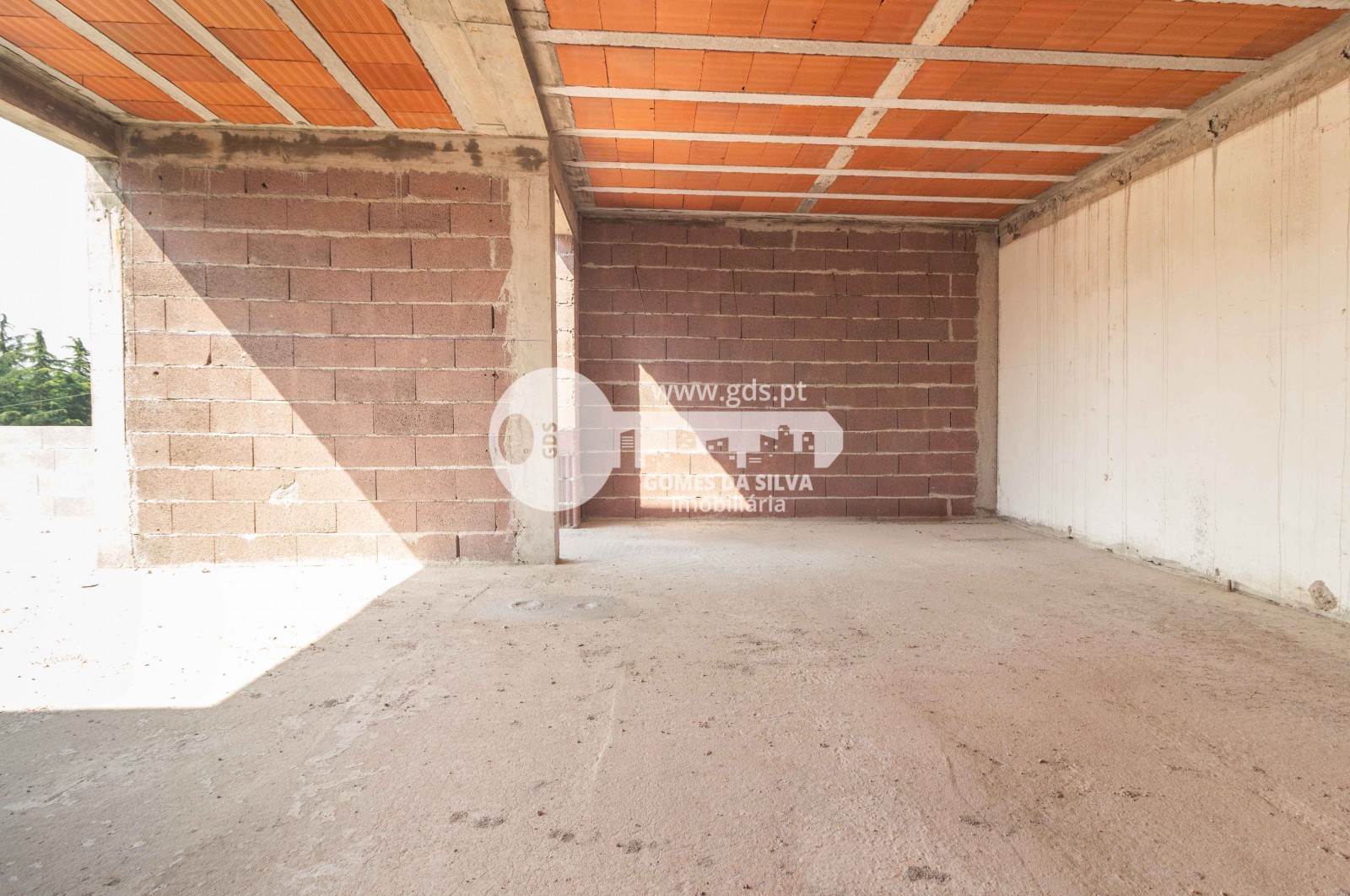 Moradia em estrutura com projeto para 3 apartamentos em Jesufrei - Gomes da Silva - Imagem 7 Moradia em Lemenhe, Mouquim e Jesufrei, Vila Nova de Famalicão, Braga - Imagem 7