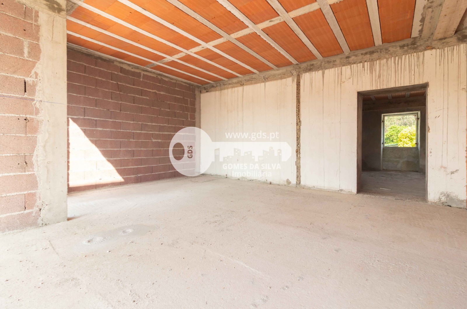 Moradia em estrutura com projeto para 3 apartamentos em Jesufrei - Gomes da Silva - Imagem 6 Moradia em Lemenhe, Mouquim e Jesufrei, Vila Nova de Famalicão, Braga - Imagem 6
