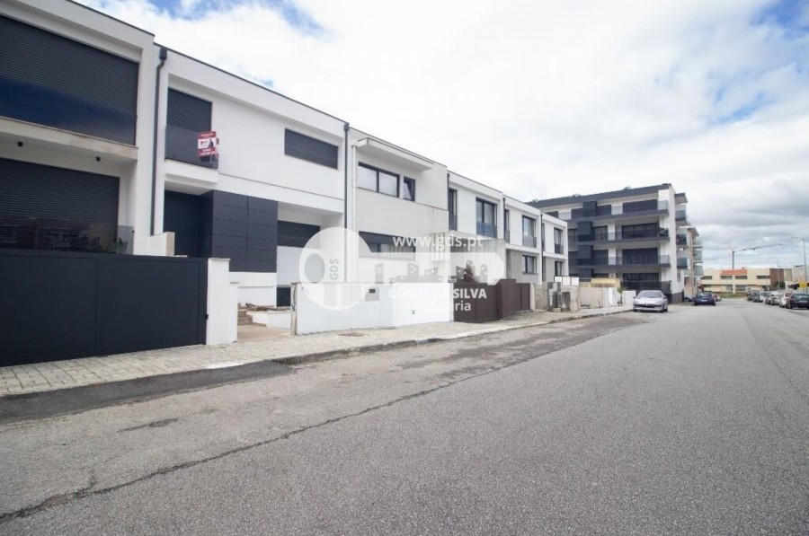 Moradia T4 para Venda em Nogueira, Fraião e Lamaçães, Braga, Braga - Imagem 2