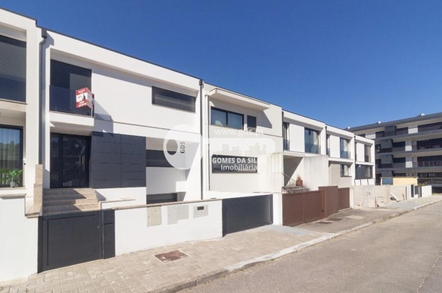 Moradia T4 para Venda em Nogueira, Fraião e Lamaçães, Braga, Braga