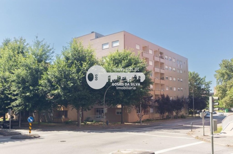Apartamento T2 para Arrendamento em Nogueira, Fraião e Lamaçães, Braga, Braga - Imagem 8