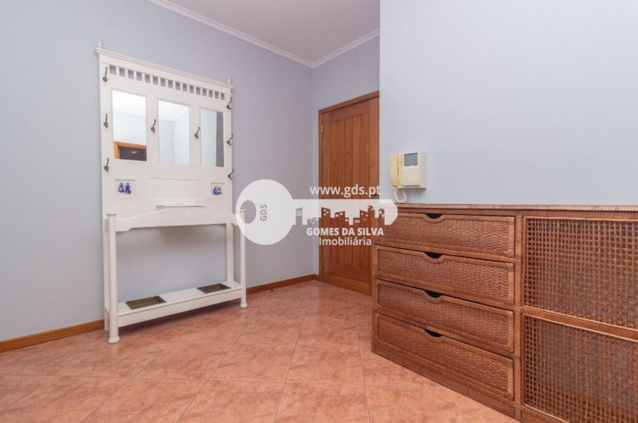 Apartamento T2 para Arrendamento em Nogueira, Fraião e Lamaçães, Braga, Braga - Imagem 2