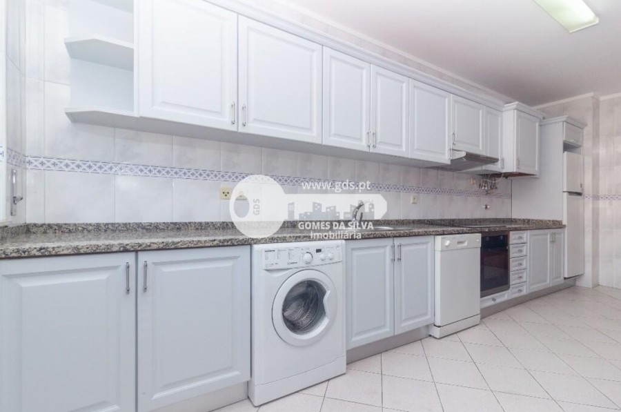 Apartamento T2 para Arrendamento em Nogueira, Fraião e Lamaçães, Braga, Braga - Imagem 5