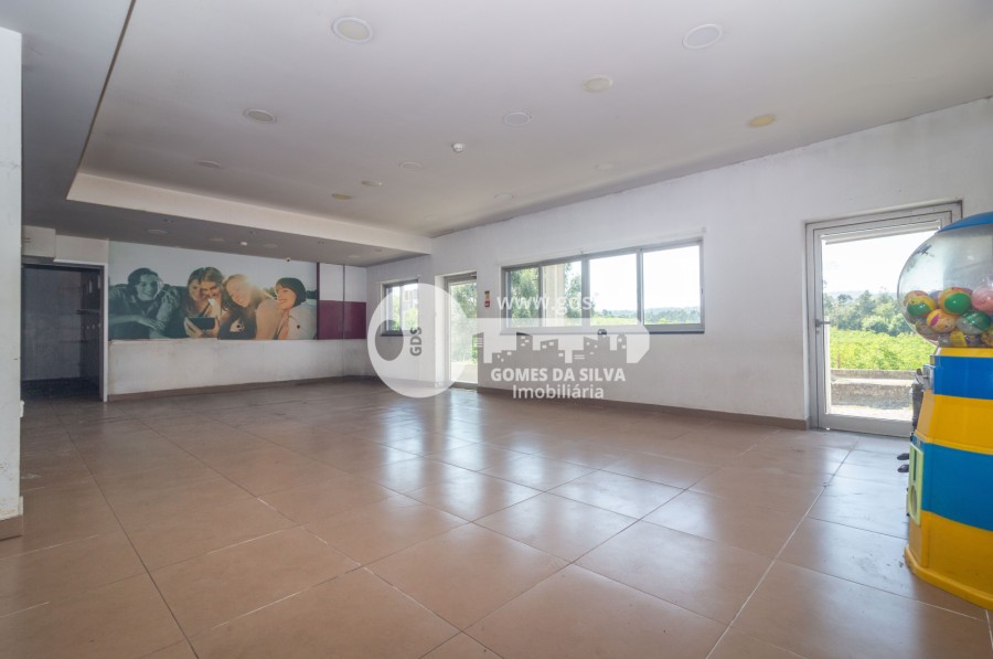 Moradia T3+1 com Espaços Comerciais e Terreno em Priscos – Ideal para Viver e Investir - Gomes da Silva - Imagem 55 Moradia em Priscos, Braga, Braga - Imagem 55