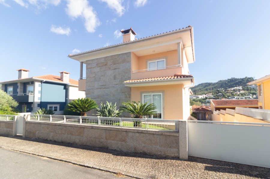 Moradia em Este (São Pedro e São Mamede), Braga, Braga