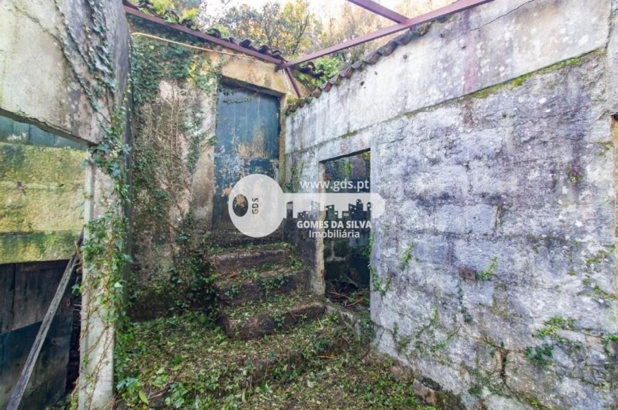 Duas moradias para recuperar com terreno de 1240m2 - Gomes da Silva - Imagem 4 Moradia em Santa Lucrécia de Algeriz e Navarra, Braga, Braga - Imagem 4