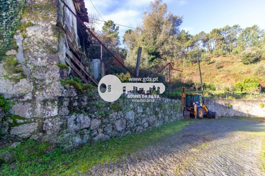 Duas moradias para recuperar com terreno de 1240m2 - Gomes da Silva - Imagem 5 Moradia em Santa Lucrécia de Algeriz e Navarra, Braga, Braga - Imagem 5