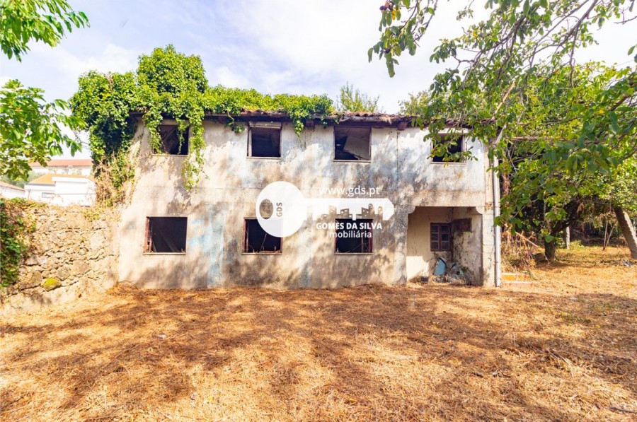 Ruínas em Esporões com terreno de 6.611m2 em área de construção - Gomes da Silva - Imagem 1 Terreno em Esporões, Braga, Braga - Imagem 1