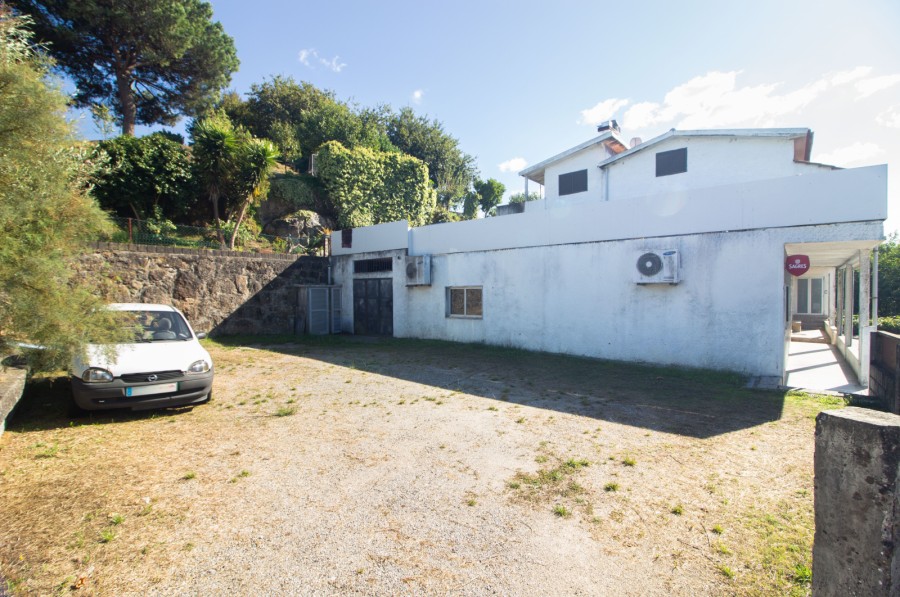 Moradia T3+1 com Espaços Comerciais e Terreno em Priscos – Ideal para Viver e Investir - Gomes da Silva - Imagem 32 Moradia em Priscos, Braga, Braga - Imagem 32
