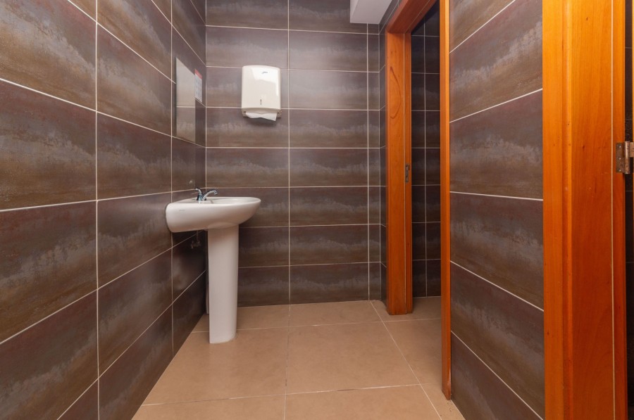 Moradia T3+1 com Espaços Comerciais e Terreno em Priscos – Ideal para Viver e Investir - Gomes da Silva - Imagem 37 Moradia em Priscos, Braga, Braga - Imagem 37