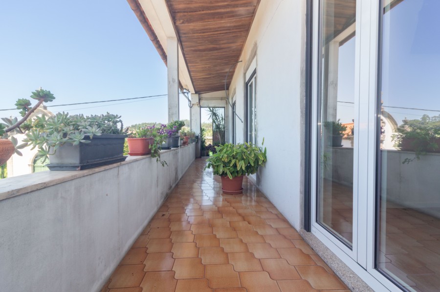 Moradia T3+1 com Espaços Comerciais e Terreno em Priscos – Ideal para Viver e Investir - Gomes da Silva - Imagem 13 Moradia em Priscos, Braga, Braga - Imagem 13