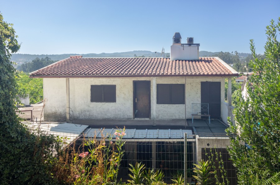 Moradia T3+1 com Espaços Comerciais e Terreno em Priscos – Ideal para Viver e Investir - Gomes da Silva - Imagem 27 Moradia em Priscos, Braga, Braga - Imagem 27