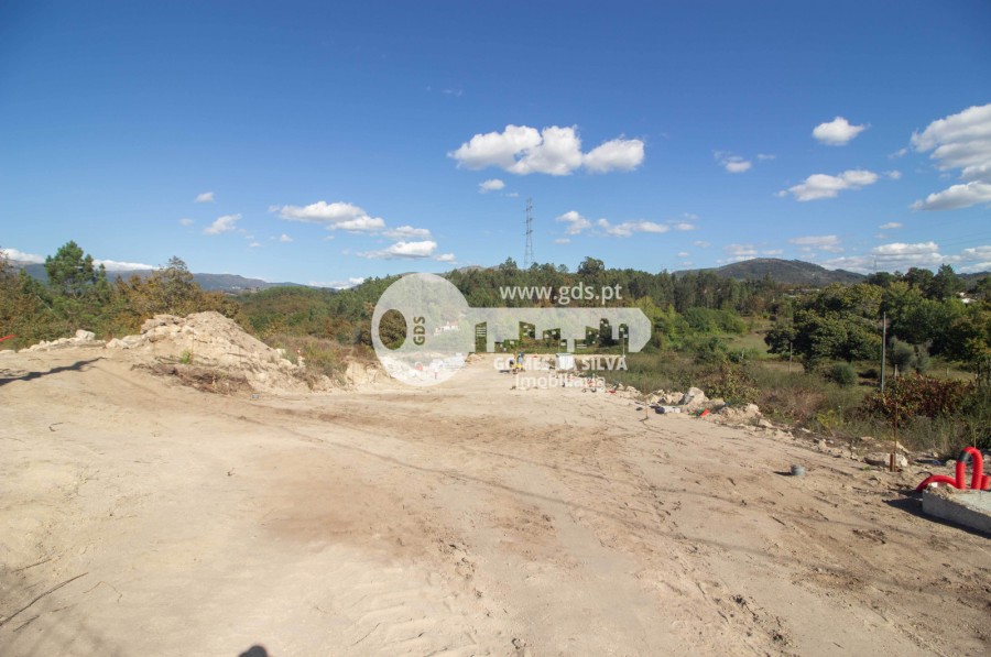 Moradia em Banda com 307 m² no Loteamento de Luxo em Águas Santas, Moure - Gomes da Silva - Imagem 2 Lote em Águas Santas e Moure, Póvoa de Lanhoso, Braga - Imagem 2