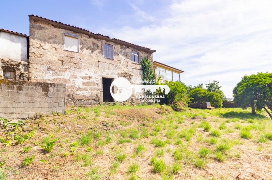 Moradia para restauro c/ 1400m2 de terreno em Arentim - Gomes da Silva - Imagem 1 Moradia em Arentim e Cunha, Braga, Braga - Imagem 1