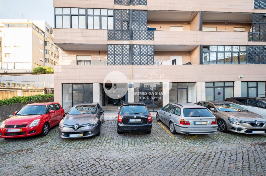 Loja na Rua Pedro Gomes Ourives com 219m2 - Gomes da Silva - Imagem 25 Loja em Braga (Maximinos, Sé e Cividade), Braga, Braga - Imagem 25