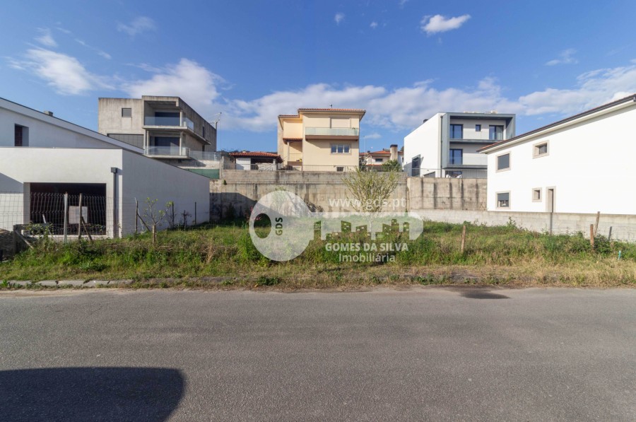 Lote de Terreno para Construção | Caires, Amares - Gomes da Silva - Imagem 1 Lote em Caires, Amares, Braga - Imagem 1