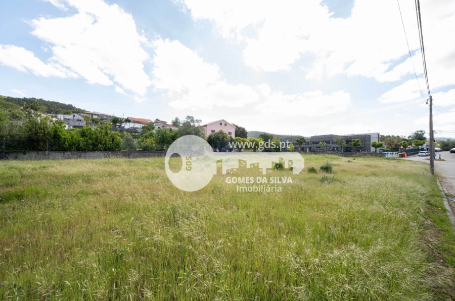 Terreno p/ construção com 115m de frente de estrada em Esporões - Gomes da Silva - Imagem 4 Terreno em Esporões, Braga, Braga - Imagem 4