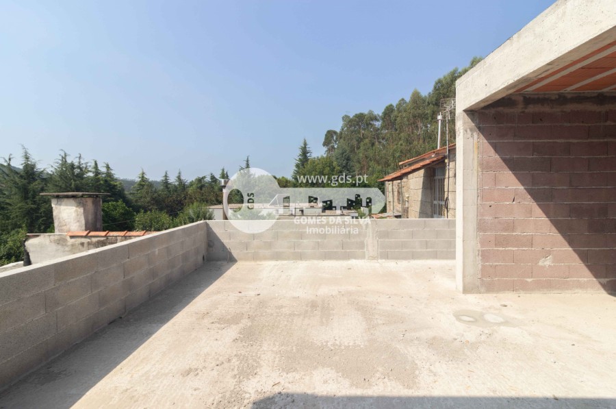 Moradia em estrutura com projeto para 3 apartamentos em Jesufrei - Gomes da Silva - Imagem 11 Moradia em Lemenhe, Mouquim e Jesufrei, Vila Nova de Famalicão, Braga - Imagem 11