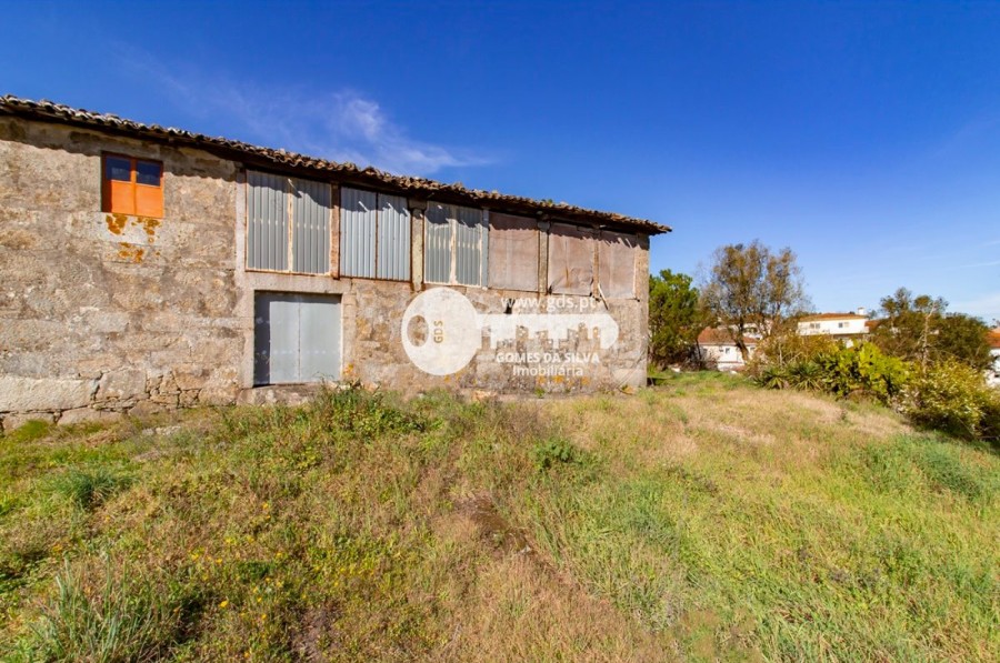 Quintinha para restauro em Lago - Gomes da Silva - Imagem 1 Moradia em Lago, Amares, Braga - Imagem 1