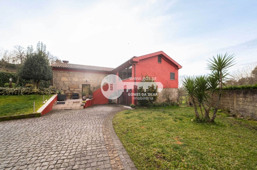 Moradia em Santa Lucrécia de Algeriz e Navarra, Braga, Braga