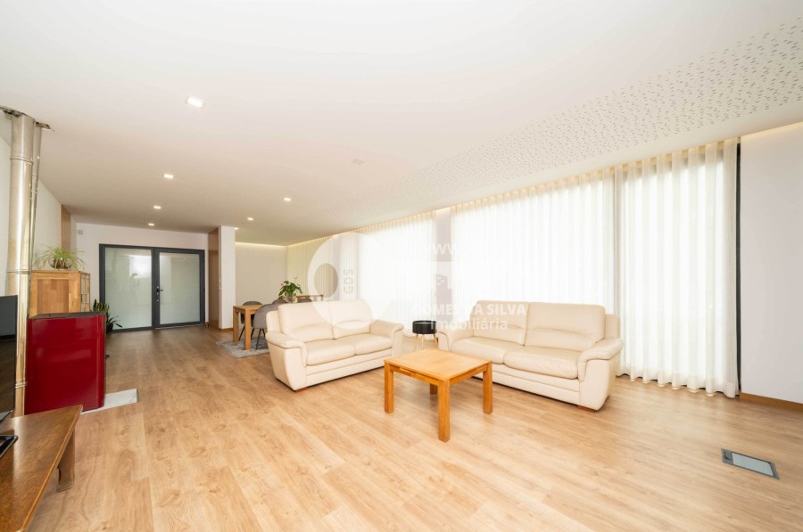 Quinta T6+1 com Piscina | Terreno de 6.231 m² | Certificação Energética A+ | Vila Verde - Gomes da Silva - Imagem 12 Quinta/Herdade em Esqueiros, Nevogilde e Travassós, Vila Verde, Braga - Imagem 12